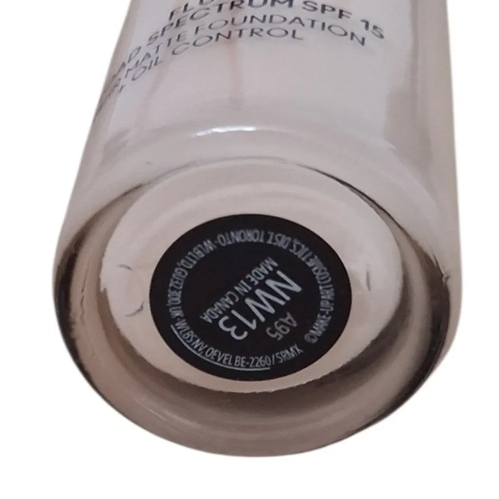 MAC COSMETICS NW13 STUDIO FIX 24 HR MATTE Foundation + Oil Control  Waterproof